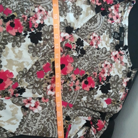 Flower and lace fabric top - Picture 9 of 9